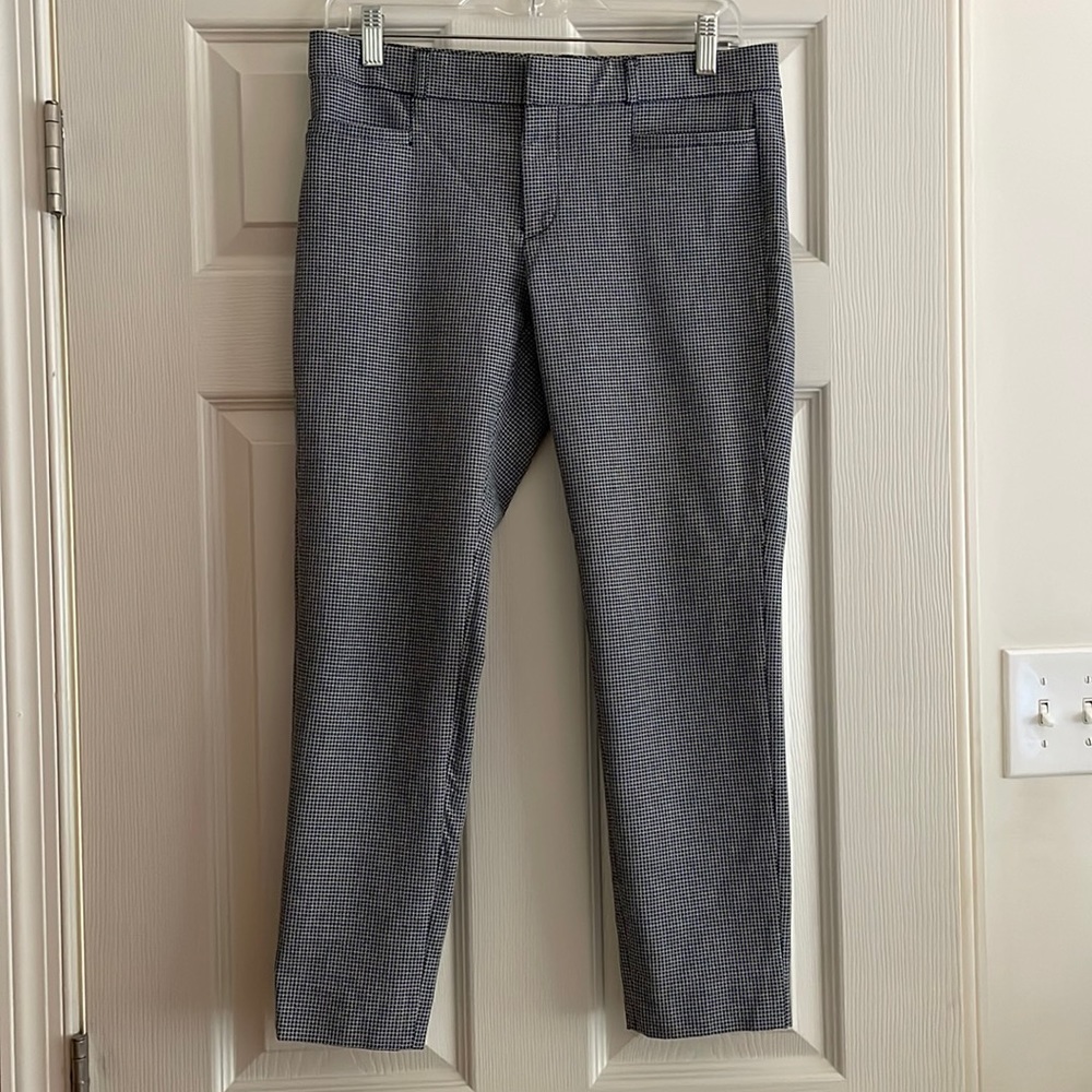 BANANA REPUBLIC Skinny Sloan Pant - Back and White Color